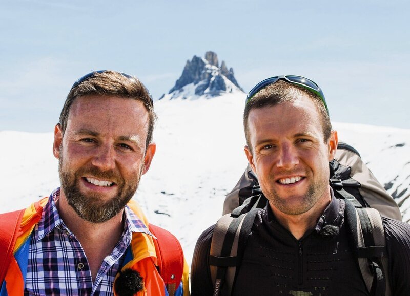 SRF bi de Lüt Wunderland – Engstligental BE Staffel 4, Episode 6 Nik Hartmann und Chrigel Maurer vor dem Tschingellochtighorn – Bild: SRF