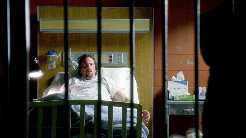 Owen Walters (Silas Weir Mitchell) wird wird beschuldigt, eine Frau vergewaltigt zu haben. Doch er leugnet die Tat und sagt aus, er habe die Frau im Internet auf einer Website für ‚Gespielte Vergewaltigungen‘ kennen gelernt und sei von ihr zu der Tat aufgefordert worden. – Bild: RTLup