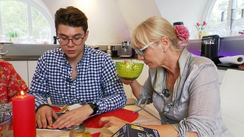 Familie Hopf testet das „Senfset für Einsteiger“. – Bild: VOX