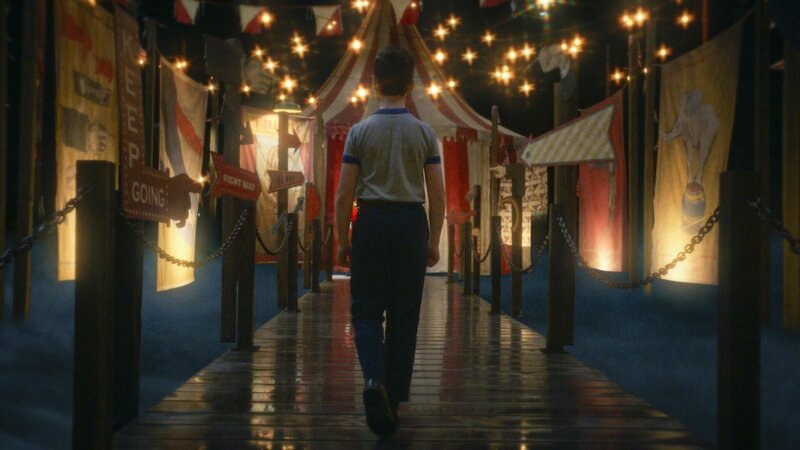 Iain Armitage (Sheldon Cooper). – Bild: 2020 Warner Bros. Entertainment Inc. All Rights Reserved. Lizenzbild frei