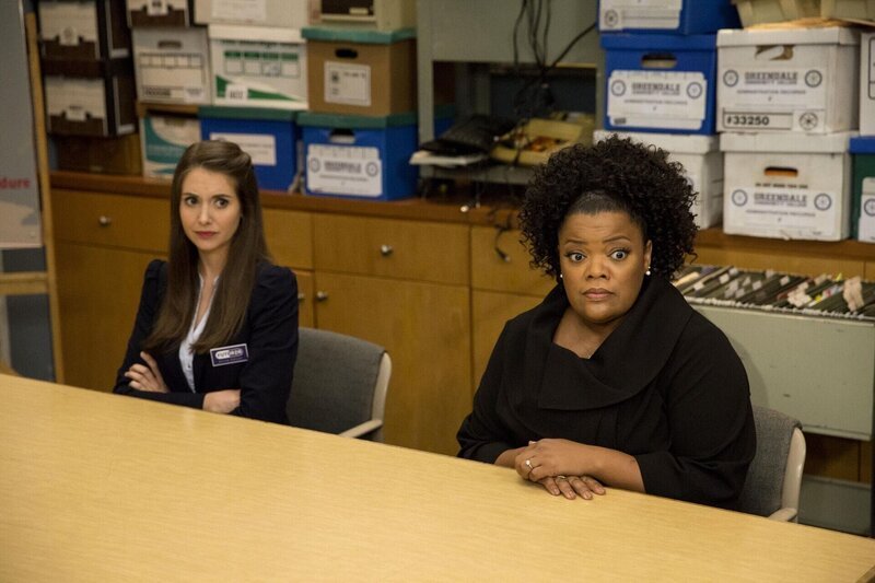 Annie (Alison Brie, l.) und Shirley (Yvette Nicole Brown, r.) müssen zugeben, dass ihre Zukunftspläne nicht ganz so geglückt sind, wie gewünscht … – Bild: 2015 Sony Pictures Television Inc. and Open 4 Business Productions LLC. All Rights Reserved. / Justin Lubin Lizenzbild frei Annie (Alison Brie, l.) und Shirley (Yvette Nicole Brown, r.) müssen zugeben, dass ihre Zukunftspläne nicht ganz so geglückt sind, wie gewünscht … – Bild: 2015 Sony Pictures Television Inc. and Open 4 Business Productions LLC. All Rights Reserved. / Justin Lubin Lizenzbild frei