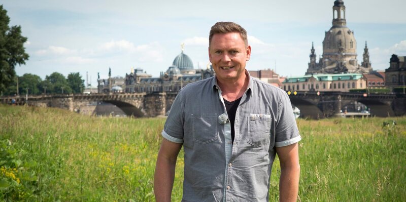 Moderator Axel Bulthaupt auf den Elbwiesen in Dresden. – Bild: MDR