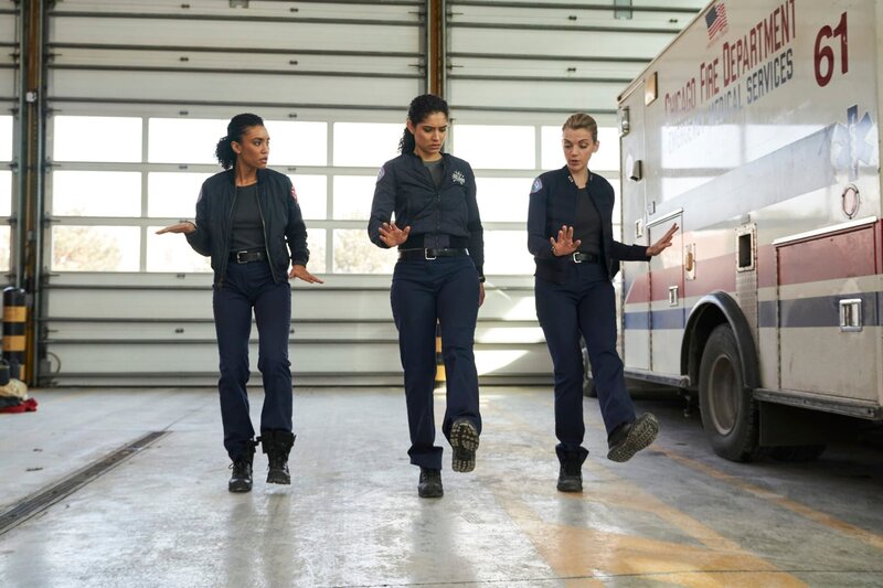 Pictured: (l-r) Emily Foster (Annie Ilonzeh), Stella Kidd  (Miranda Rae Mayo), Sylvie Brett  (Kara Killmer) – Bild: NBC /​ Parrish Lewis