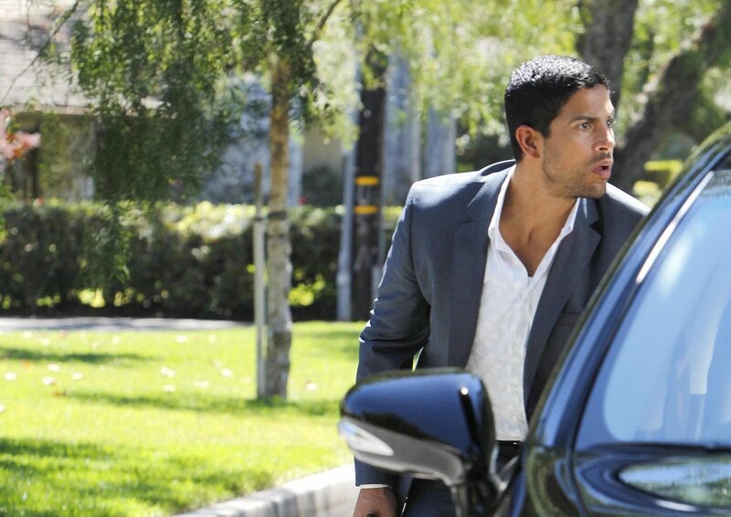 Delko (Adam Rodriguez) ist Memmo Fierro auf der Spur. Wie Horatio liegt ihm persönlich eine Menge an der Ergreifung des entflohenen Häftlings – ist dieser doch der Mörder seiner Schwester Marisol! – Bild: RTL