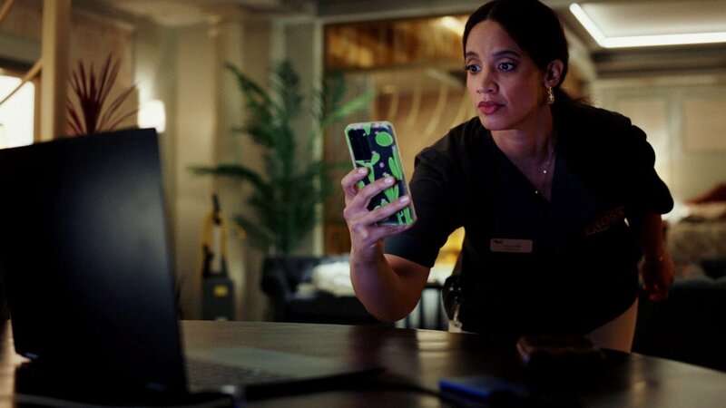 Dascha Polanco als Natalie – Bild: Peacock TV LLC