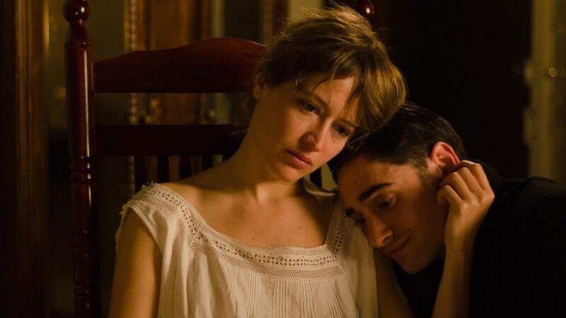 Belén (Marta Larralde, l.); Andrés (Llorenç González, r.) – Bild: AXN White