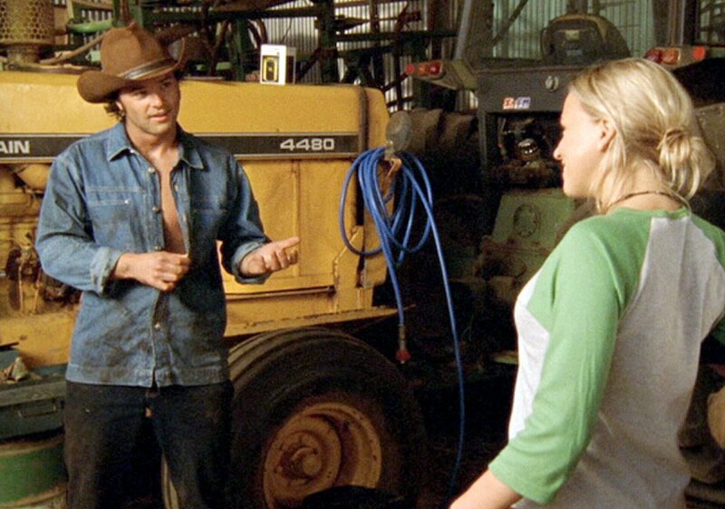 Jake Harrison (Charlie Clausen) und Becky (Jessica Napier). Die Verwendung des sendungsbezogenen Materials ist nur mit dem Hinweis und Verlinkung auf TVNOW gestattet. – Bild: RTL /​ Southern Star