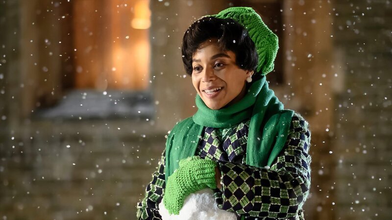 Mrs. Wallace (Linda Hargreaves) – Bild: AXN White