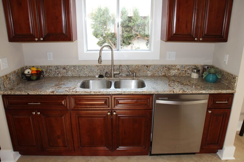 Ein kleines Cottage in Whittier birgt ungeahnt große Baustellen … – Bild: 2013,HGTV/​Scripps Networks, LLC. All Rights Reserved Lizenzbild frei