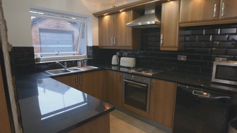 Die Küche von Lisa und Gary vorher – Bild: PI PRODUCTIONS LIMITED