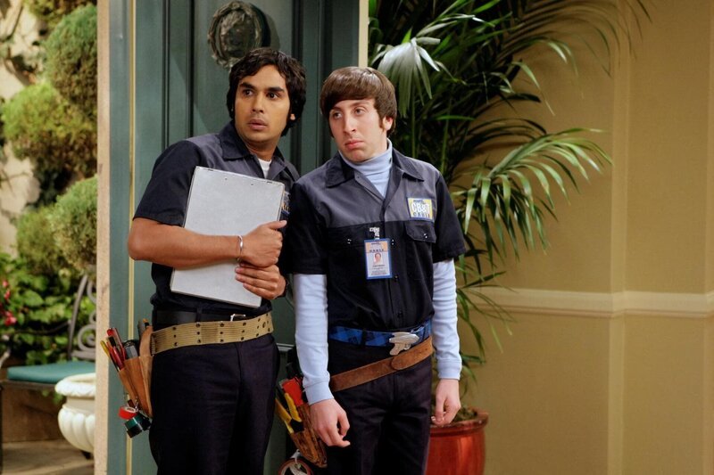 Versuchen mit allen Mitteln, das Haus der „America’s Next Top Model“ ausfindig zu machen: Rajesh (Kunal Nayyar, l.) und Howard (Simon Helberg, r.) … – Bild: OTTC