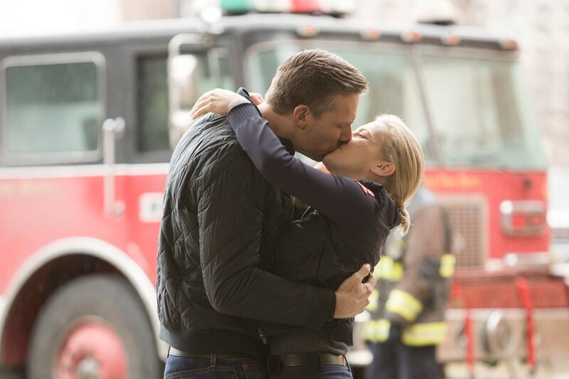 Pictured: (l-r) Kyle Sheffield (Teddy Sears), Sylvie Brett (Kara Killmer ) – Bild: NBCUniversal Media, LLC/​NBC/​NBC