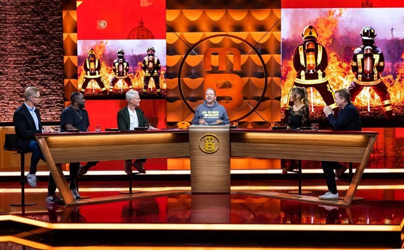(v.l.) Reiner Holznagel, Nelson Müller, Guido Cantz, Gastgeber Mario Barth, Laura Karasek, Martin Klempnow – Bild: RTL