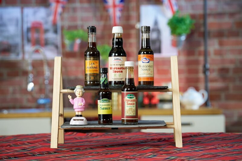 Die unaussprechliche britische Soße erobert auch deutsche Herzen – mit der ursprünglichen Rezeptur hat die Worcestersauce allerdings nur noch wenig zu tun. – Bild: Guido Engels /​ ZDF