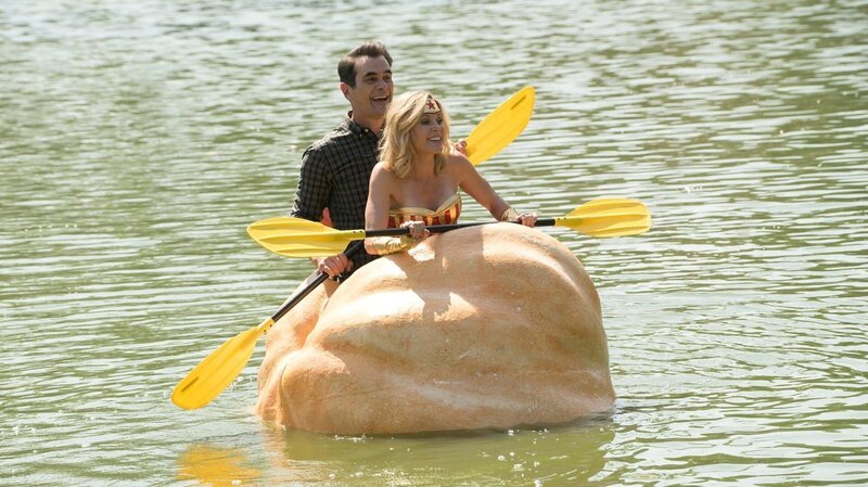 Phil Dunphy(Ty Burrell, l), Claire Dunphy(Julie Bowen, r) – Bild: PLURIMEDIA (American Broadcasting Companies, Inc)