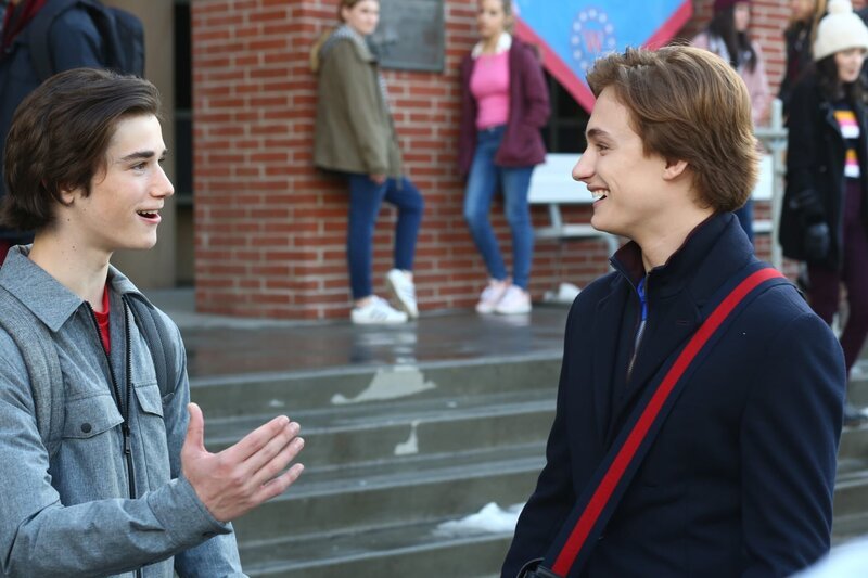 Oliver Otto (Daniel DiMaggio, l.); Cooper Bradford (Logan Pepper, r.) – Bild: 2019 American Broadcasting Companies, Inc. All rights reserved. /​ Michael Ansell Lizenzbild frei