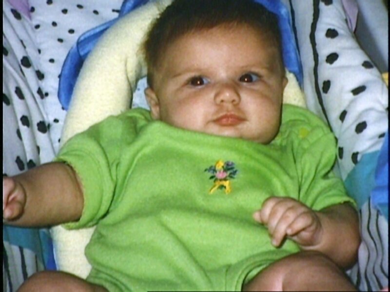 Im Jahr 1998 stirbt die erst 3 Monate alte Mariah Sisco in den Armen ihrer Babysitterin. Aber warum..? – Bild: RTL II