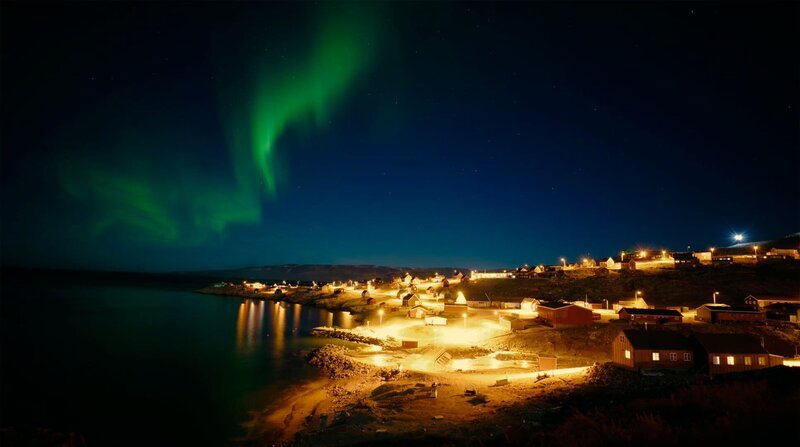 NDR Fernsehen LÄNDER – MENSCHEN – ABENTEUER, „Grönlands wilder Westen“, am Donnerstag (14.01.21) um 20:15 Uhr. Polarlichter bei Nacht © NDR/​Vision Airways GmbH/​Lars Pfeiffer, honorarfrei – Verwendung gemäß der AGB im engen inhaltlichen, redaktionellen Zusammenhang mit genannter NDR-Sendung bei Nennung „Bild: NDR/​Vision Airways GmbH/​Lars Pfeiffer“ (S2). NDR Presse und Information/​Fotoredaktion, Tel: 040/​4156⁠–⁠2306 oder -2305, pressefoto@ndr.de – Bild: BR/​NDR/​Vision Airways GmbH/​Lars Pfeiffer/​Lars Pfeiffer