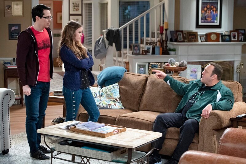 V.l.: Chale Witt (Ryan Cartwright), Kendra Gable (Taylor Spreitler), Kevin Gable (Kevin James) +++ – Bild: RTL /​ © 2017 Sony Pictures Television Inc. and CBS Studios Inc. All Rights Reserved