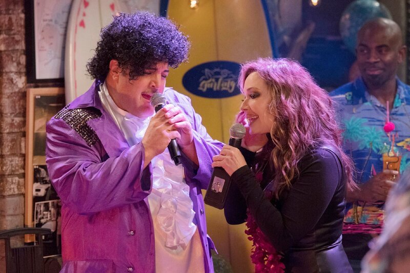 Kevin Gable (Kevin James), Vanessa Cellucci (Leah Remini) +++ – Bild: RTL /​ © 2017 Sony Pictures Television Inc. and CBS Studios Inc. All Rights Reserved