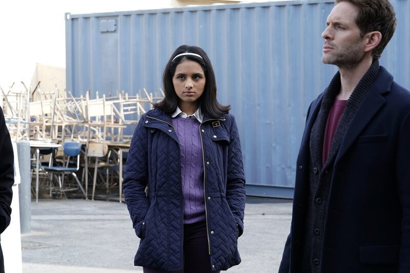Sarika Sarkar (Aparna Brielle, l.); Jack Griffin (Glenn Howerton, r.) – Bild: Universal Television LLC