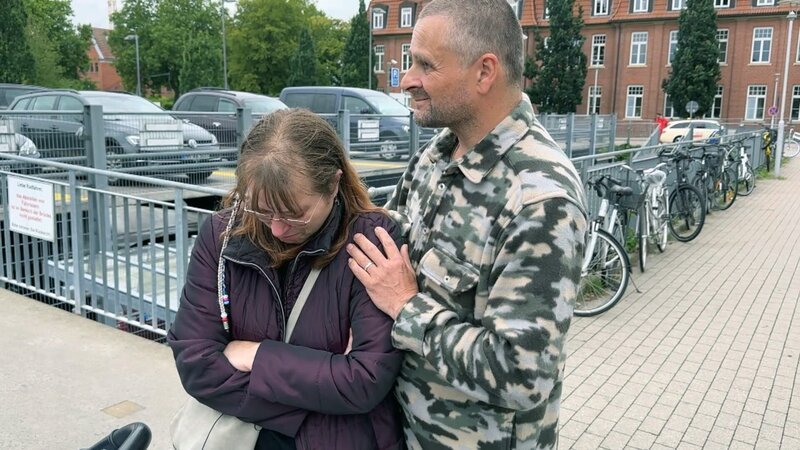 Für die frischgebackenen Eltern Olaf und Jessica bricht eine Welt zusammen, als kurz nach der Geburt ihres Sohnes das Jugendamt auf den Plan tritt. – Bild: RTLZWEI