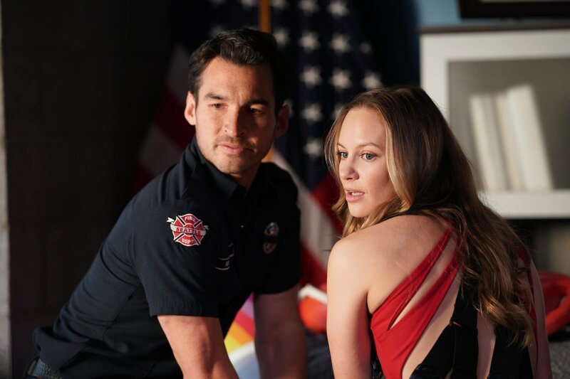 Travis Montgomery (Jay Hayden, l.); Captain Maya Bishop (Danielle Savre, r.) – Bild: 2020 American Broadcasting Companies, Inc. All rights reserved. /​ Christopher Willard Lizenzbild frei