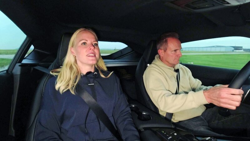 Matthias und Laura checken die Powercoupés in den vier Disziplinen Fahrspaß, Performance, Komfort und Preis-Leistung. – Bild: RTLZWEI