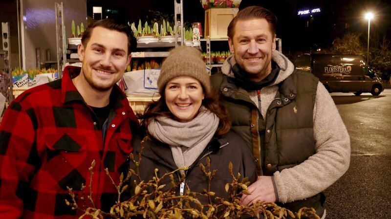 Auf dem Großmarkt um vier Uhr früh schon ansteckend gut gelaunt: Robin, Tessa und Guido. – Bild: NDR/stennerfilm/Ulrich Patzwahl Auf dem Großmarkt um vier Uhr früh schon ansteckend gut gelaunt: Robin, Tessa und Guido. – Bild: NDR/stennerfilm/Ulrich Patzwahl