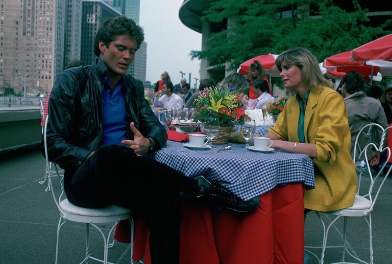 Michael Knight (David Hasselhoff, l.); Marta Simmons (Pamela Susan Shoop, r.) – Bild: Universal City Studios