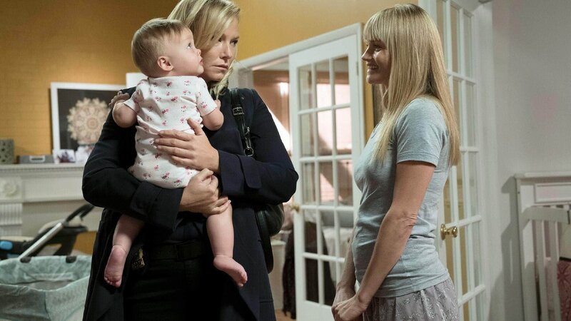 Amanda Rollins (Kelli Giddish, l.), Kim Rollins (Lindsay Pulsipher) – Bild: RTL /​ NBC Studios