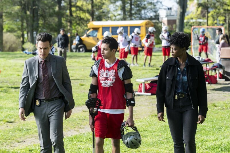 Special Agent Stuart Scola (John Boyd, l.), Special Agent Tiffany Wallace (Katherine Renee Turner, r.) – Bild: 2022 CBS Broadcasting, Inc. All Rights Reserved /​ David M. Russell Lizenzbild frei