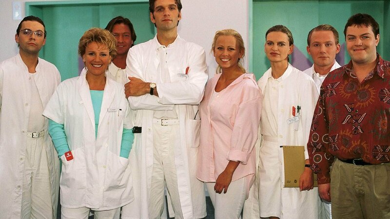 v.li.: Alexander Schottky, Mariele Millowitsch, Rainer Grenkowitz, Walter Sittler, Jenny Elvers, Kerstin Thielemann, Roland Jankowsky, Oliver Reinhard. – Bild: MG RTL D