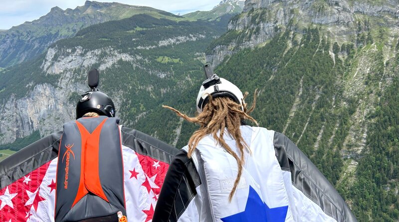 Wingsuit-Basejump – Bild: phoenix/​ARD-Studio Genf