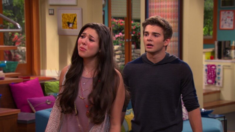 L-R: Phoebe Thunderman (Kira Kosarin), Max Thunderman (Jack Griffo) – Bild: ViacomCBS