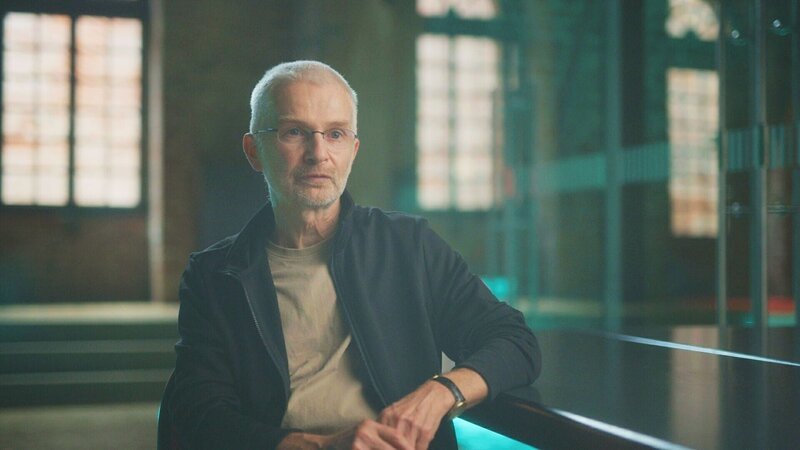 Dr. Karl-Heinz Frommolt ist Leiter des Tierstimmenarchivs des Berliner Naturkundemuseums und entschlüsselt die Sprache der Fledermäuse – mit Hilfe von Mathematik. – Bild: Arsenij Gusev /​ ZDF und Arsenij Gusev /​ zdf /​ ZDF und Arsenij Gusev /​ The History Channel