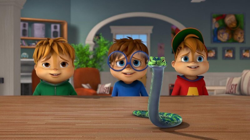 Theodore, Simon und Alvin (v.l.) haben Dave hinters Licht geführt, um ihm die Angst vor Schlangen zu nehmen. Wie lange das Spiel wohl gutgehen wird? +++ – Bild: Keine Angst vor Schlangen /​ TM & © Bagdasarian Productions, LLC.