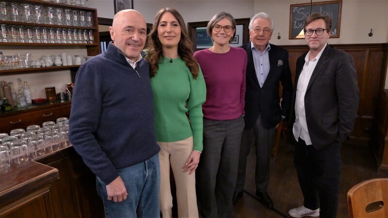 Von links: Christian Neureuther, Anja Kohl, Christiane Benner, Gastgeber Hans Werner Kilz und Jan Weiler. – Bild: BR/​Julius Kolb
