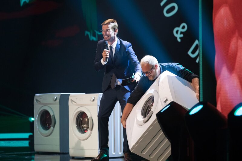 Joko Winterscheidt (l.) – Bild: ProSieben