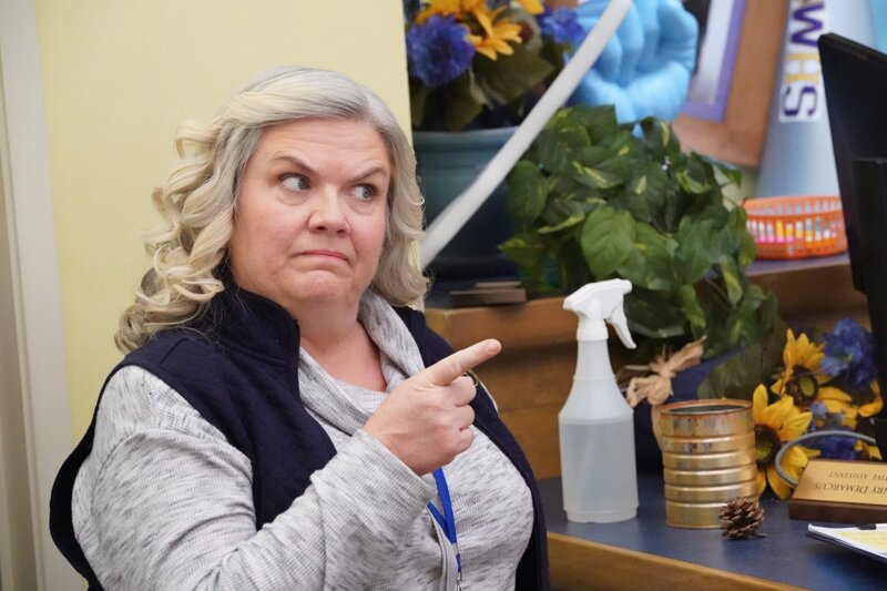 Helen (Paula Pell) – Bild: Peacock TV LLC