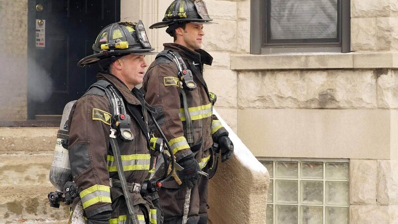 Christopher Hermann (David Eigenberg, l.), Jimmy Borrelli (Steven R. McQueen) – Bild: TVNOW /​ NBC Universal