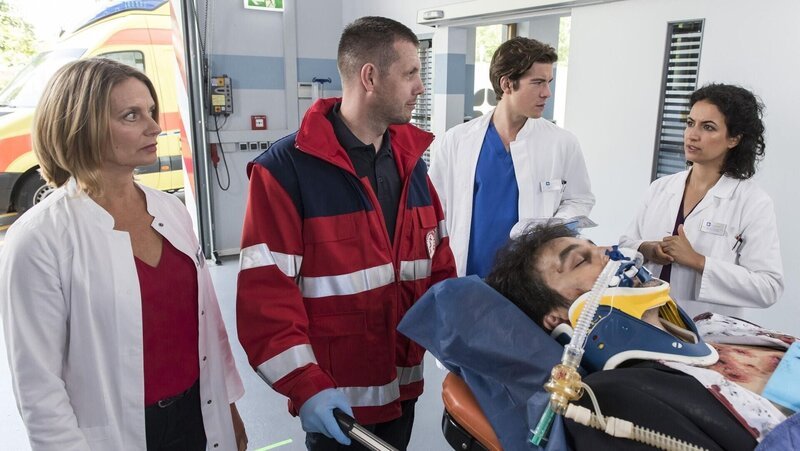 (im Uhrzeigersinn) Dr. Franziska Ruhland (Gunda Ebert); Ben Ahlbeck (Philipp Danne); Dr. Leyla Sherbaz (Sanam Afrashteh); Navid Ahmadi (Kerem Can) – Bild: ARD Degeto