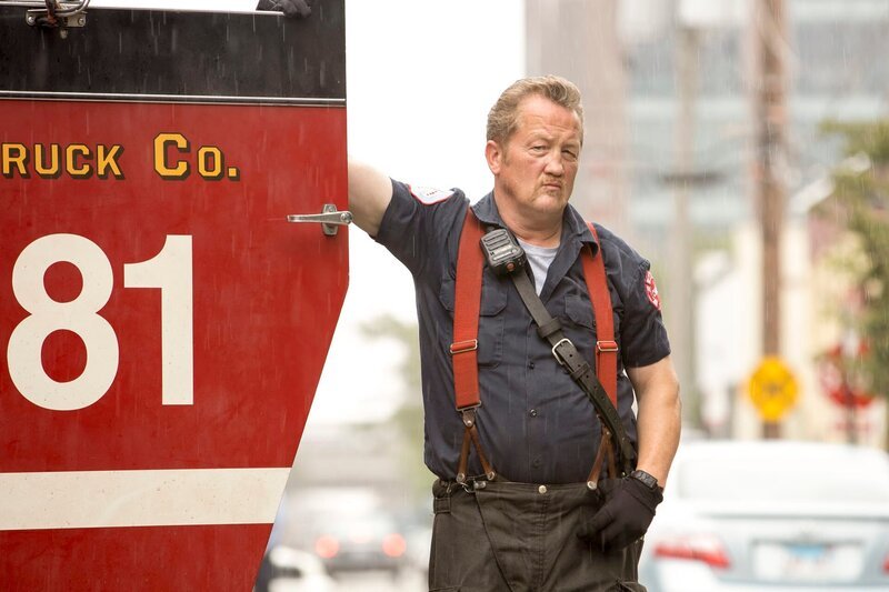 Gerät in Kritik: Christian Stolte als Mouch – Bild: Universal TV