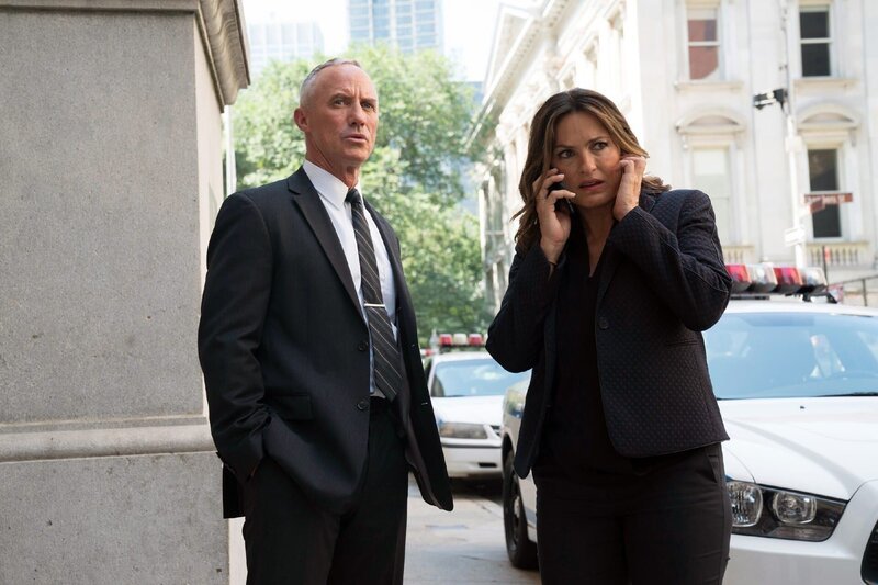 Captain Ed Tucker (Robert John Burke), Lieutenant Olivia Benson (Mariska Hargitay) – Bild: Super RTL