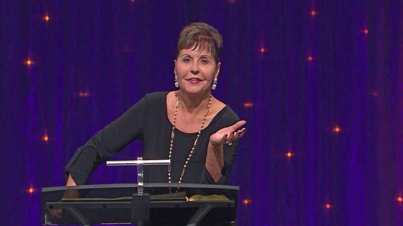 Joyce Meyer bei der Predigt – Bild: Bibel TV