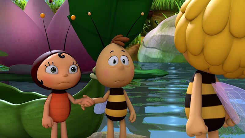 Lara umgarnt Willi. – Bild: ZDF/​Studio100 Animation