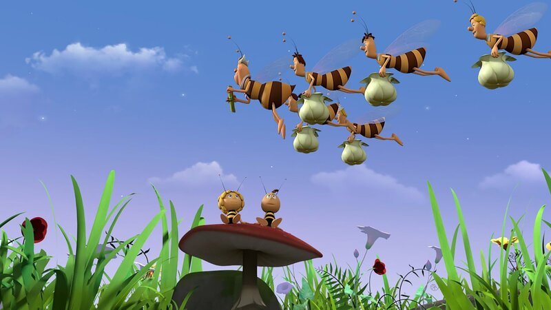 Die Bienen fliegen sehr diszipliniert. – Bild: ZDF/​Studio100 Animation