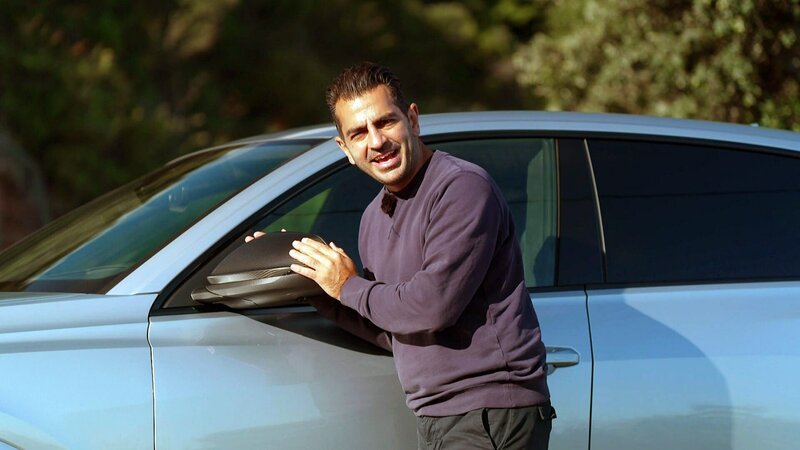 Hamid Mossadegh testet in Spanien den Audi RS Q8 Performance mit 640 PS – Bild: RTLZWEI Hamid Mossadegh testet in Spanien den Audi RS Q8 Performance mit 640 PS – Bild: RTLZWEI