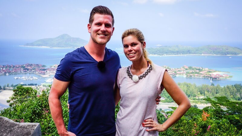 Die Passagiere Matthias Moritz und Scarlett Stegmann auf Mahe (Seychellen). – Bild: Deborah Stoeckle