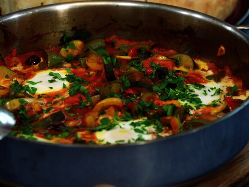 Blumenkohl-Mangold-Frittata mit Schafskäse – Bild: tv.gusto